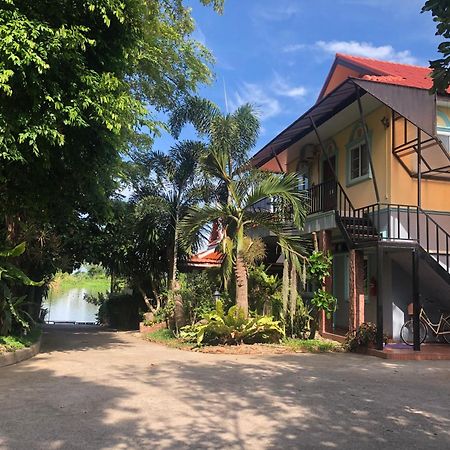Ruen Thai Ban Rim Nam Kamphaeng Phet Zewnętrze zdjęcie