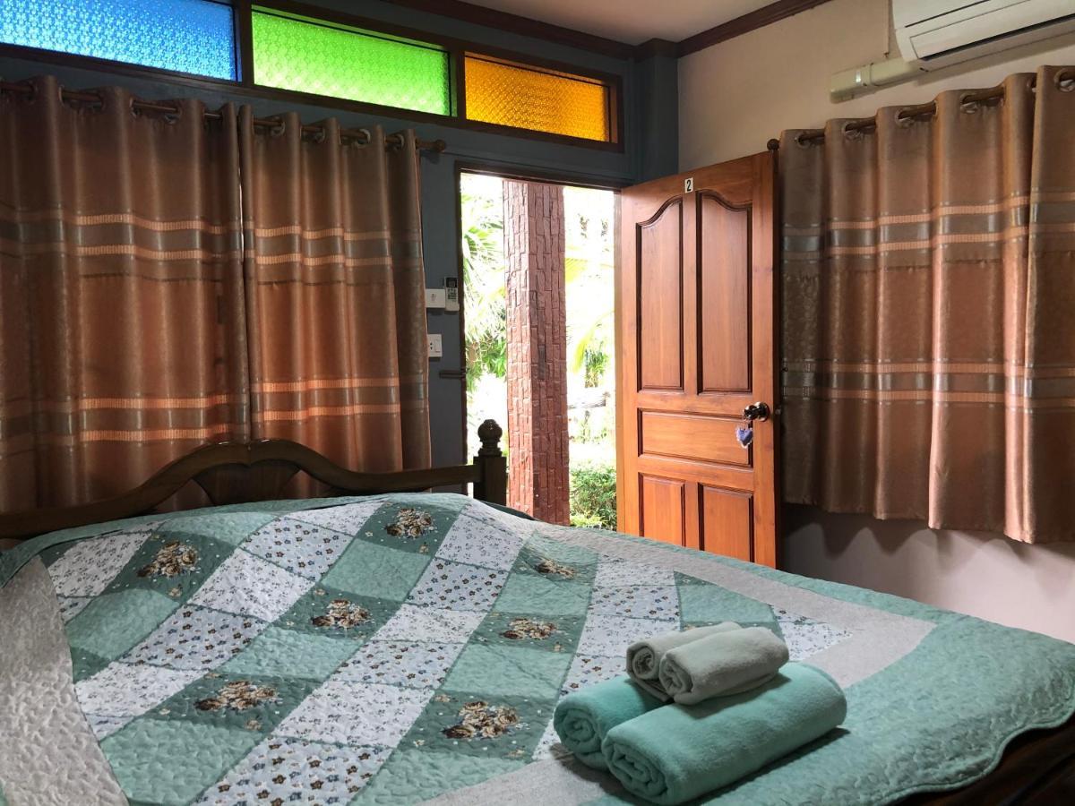 Ruen Thai Ban Rim Nam Kamphaeng Phet Zewnętrze zdjęcie