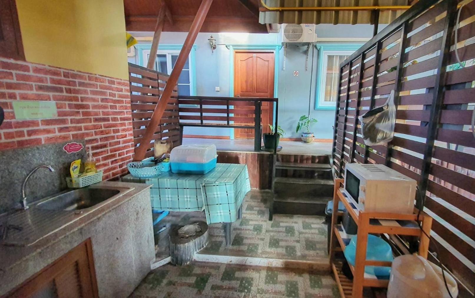 Ruen Thai Ban Rim Nam Kamphaeng Phet Zewnętrze zdjęcie