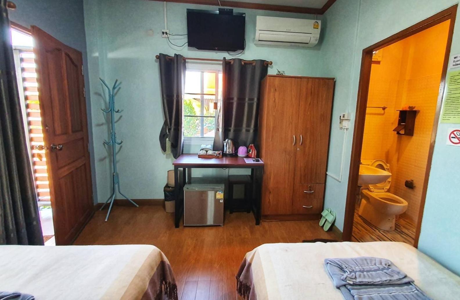 Ruen Thai Ban Rim Nam Kamphaeng Phet Zewnętrze zdjęcie