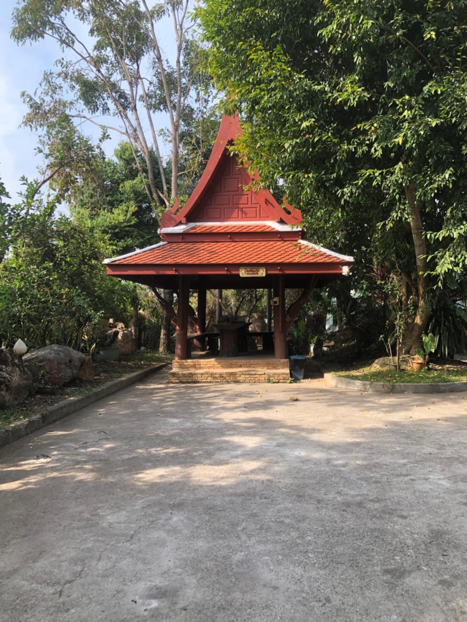 Ruen Thai Ban Rim Nam Kamphaeng Phet Zewnętrze zdjęcie